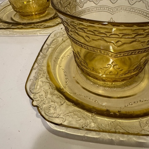 Vintage 1930s Patrician Spoke Amber Federal Glass Cups w/Plates (Selling as set) - Picture 5 of 12